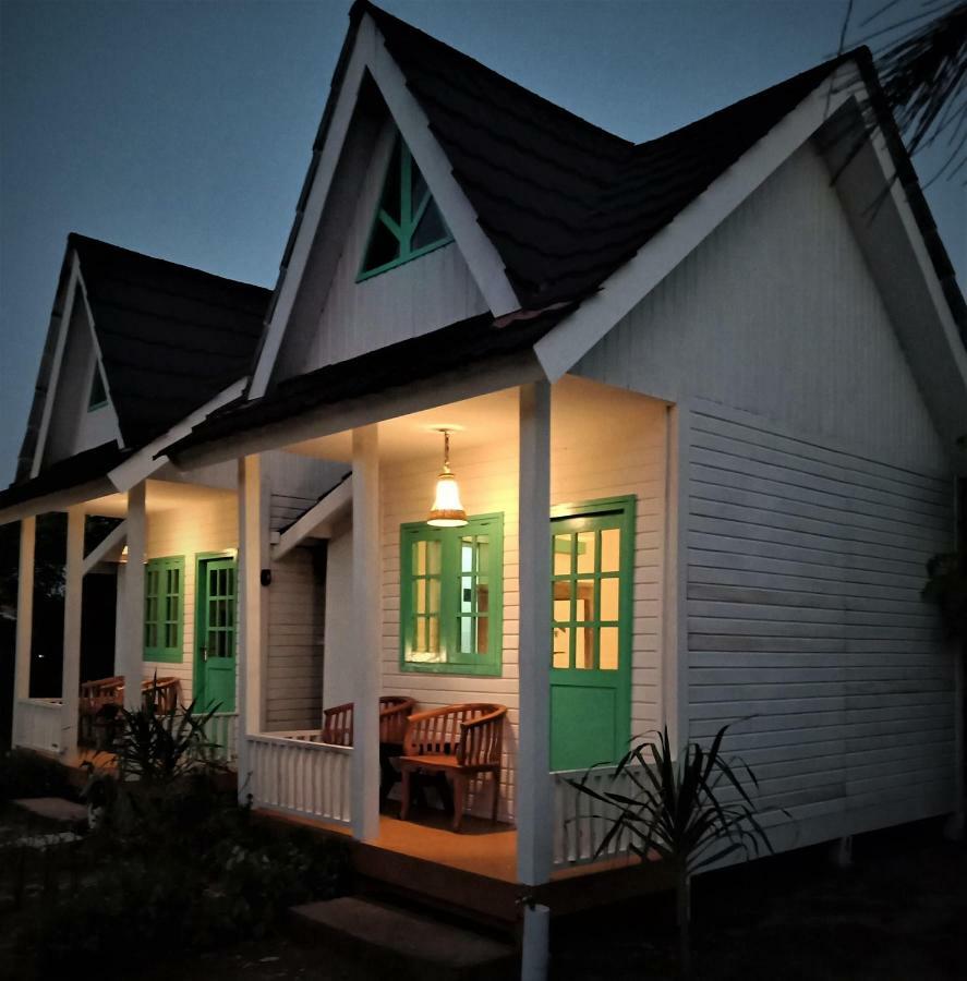 Balakosa Gili Meno Bungalow Exterior photo